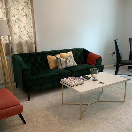 2 Bedroom Apartment Near Southfields Londra Esterno foto