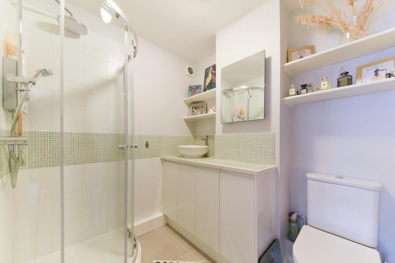 2 Bedroom Apartment Near Southfields Londra Esterno foto