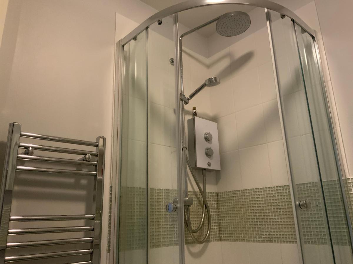 2 Bedroom Apartment Near Southfields Londra Esterno foto
