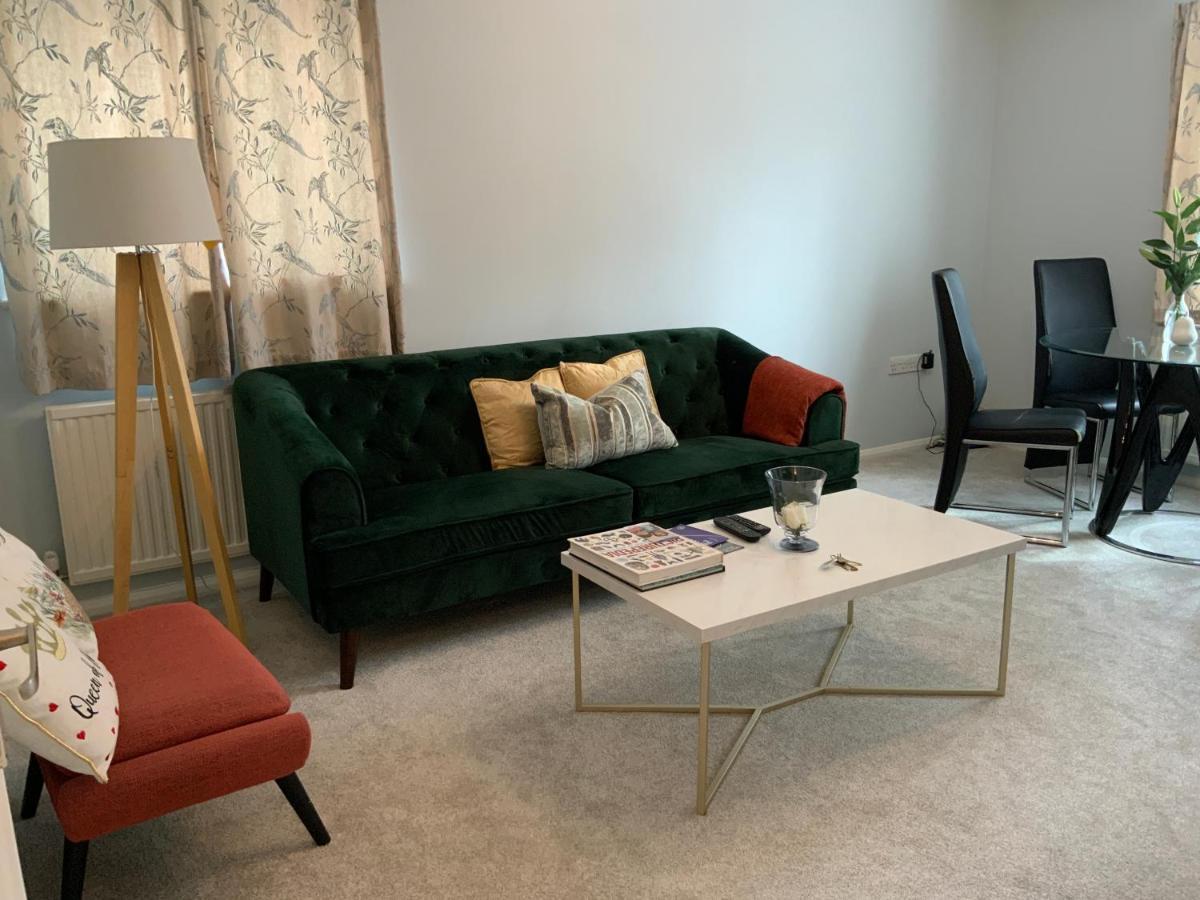 2 Bedroom Apartment Near Southfields Londra Esterno foto