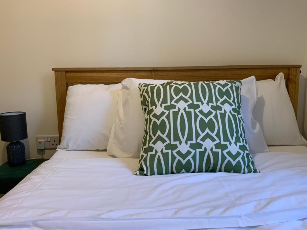 2 Bedroom Apartment Near Southfields Londra Esterno foto