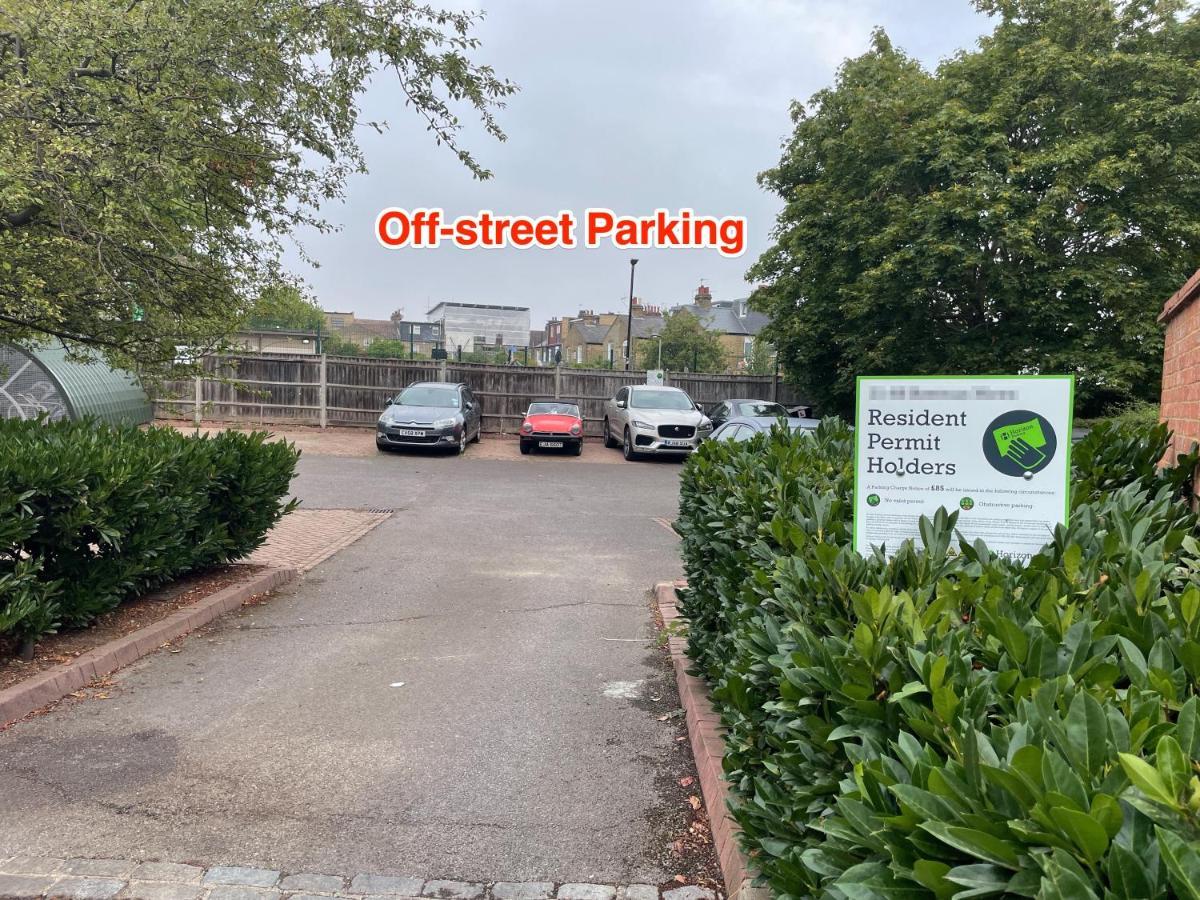2 Bedroom Apartment Near Southfields Londra Esterno foto