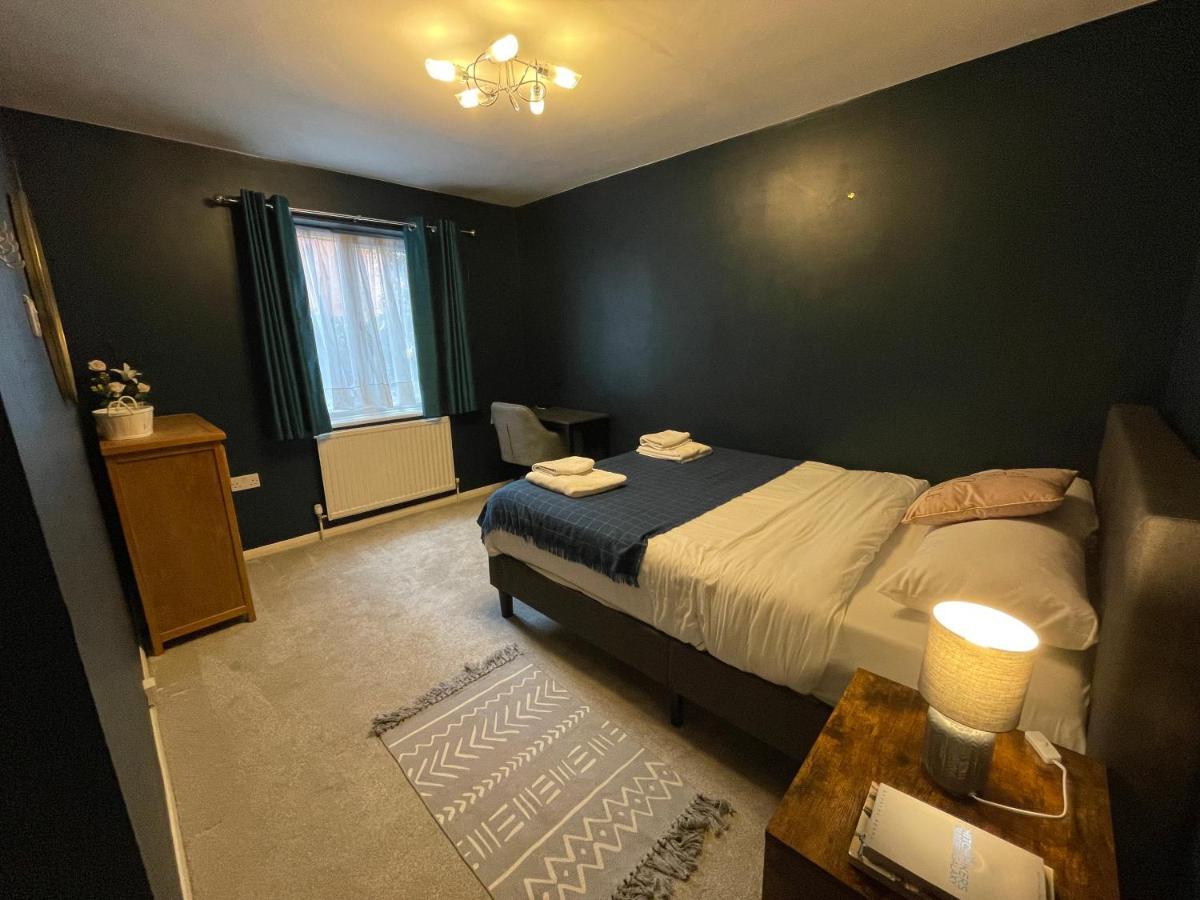 2 Bedroom Apartment Near Southfields Londra Esterno foto