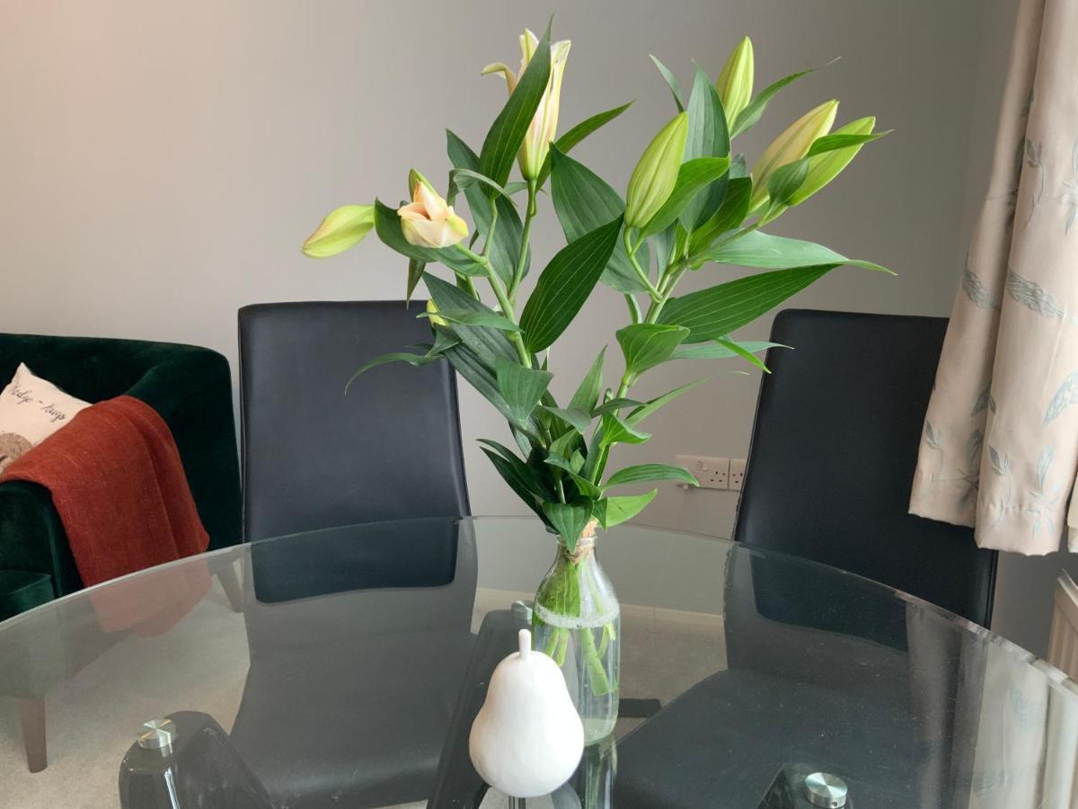 2 Bedroom Apartment Near Southfields Londra Esterno foto