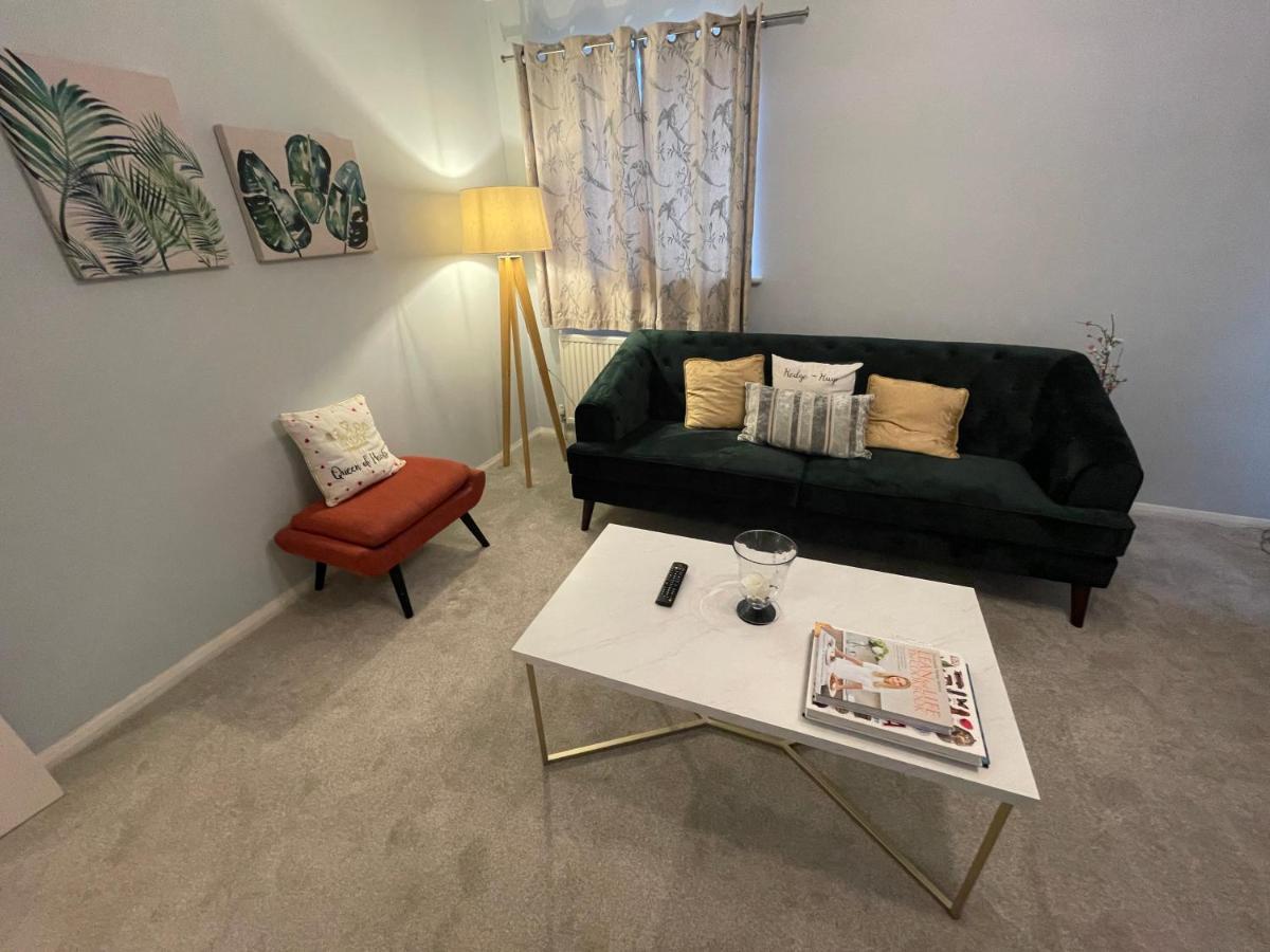 2 Bedroom Apartment Near Southfields Londra Esterno foto