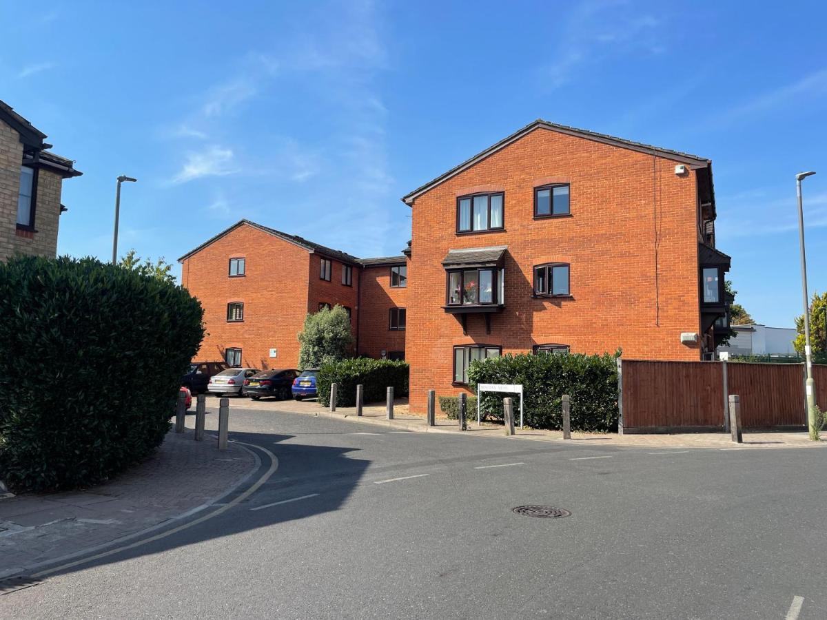 2 Bedroom Apartment Near Southfields Londra Esterno foto
